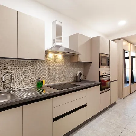 Modern & Lovely - Prime Location דירה *