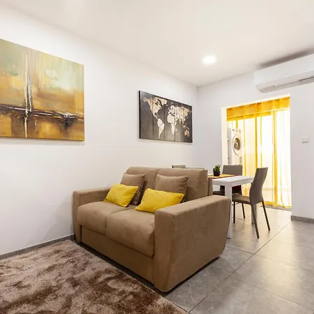 Modern & Lovely - Prime Location דירה *