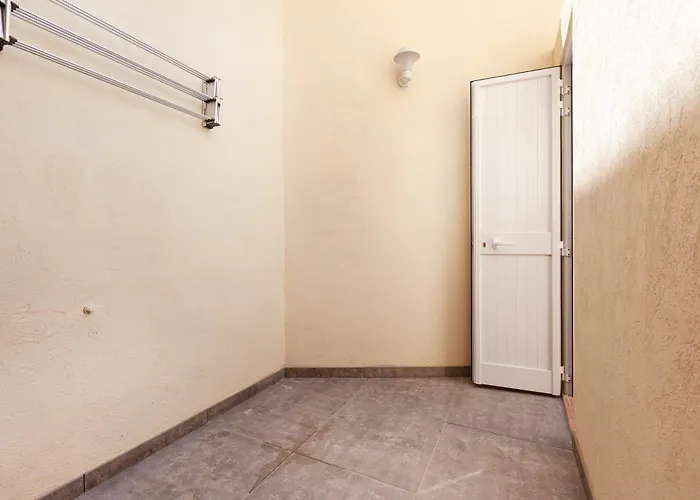 Modern & Lovely - Prime Location