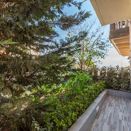 Modern & Lovely - Prime Location *